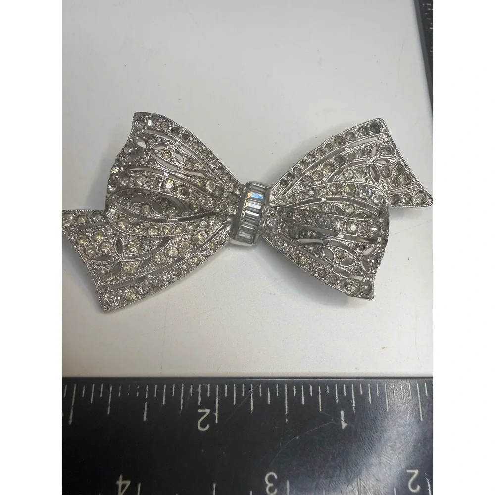 Vintage Silver Tone Rhinestone Bow Brooch Filigree Crystal Ribbon Pin Accessory